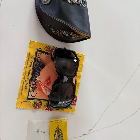 Ed Hardy Black Sunglasses with Skull Design - Picture 1 of 4
